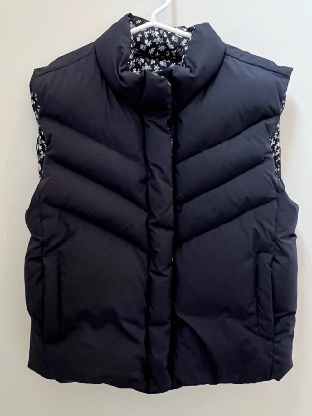 GAP Navy Reversible Quilted Navy Puffer Vest with Floral pattern Girls Kids